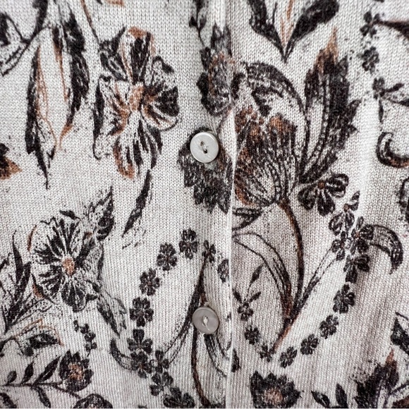 KATE HILL ITALIAN MERINO WOOL Button down cardigan. Brown Floral. Size Small - Picture 4 of 8